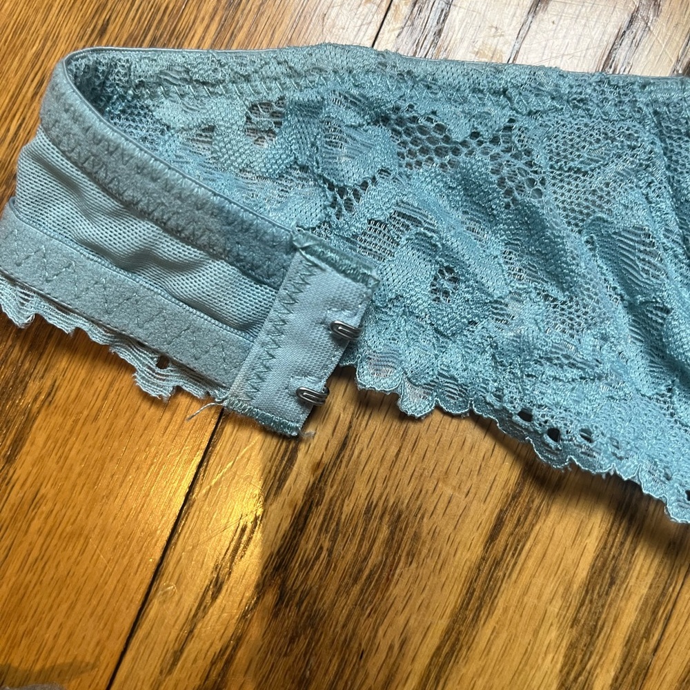 Garage Lace Bralette - Picture 3 of 5
